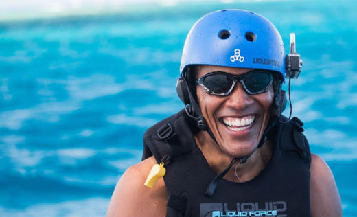 Obama se věnuje surfování na kiteboardu.