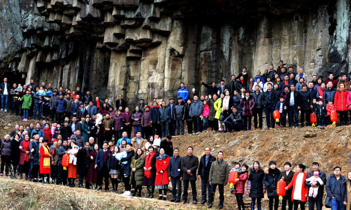 Jedna fotografie zachycuje 500 členů rodiny a i přerody celé země