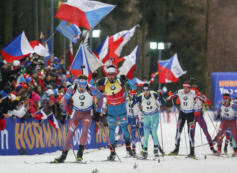 Rus Anton Šipulin v závodě v Novém Městě na Moravě.