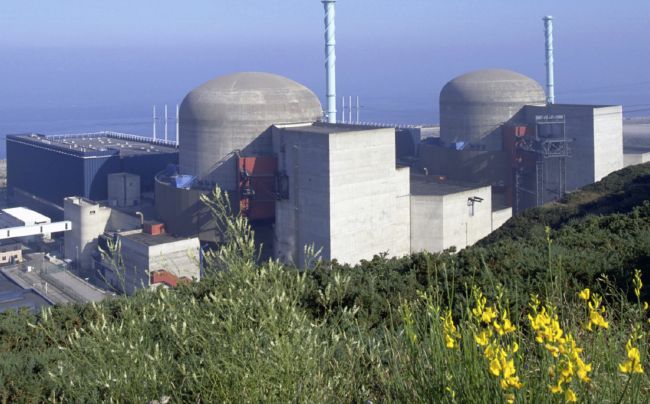 Jaderná elektrárna na západě Francie. 