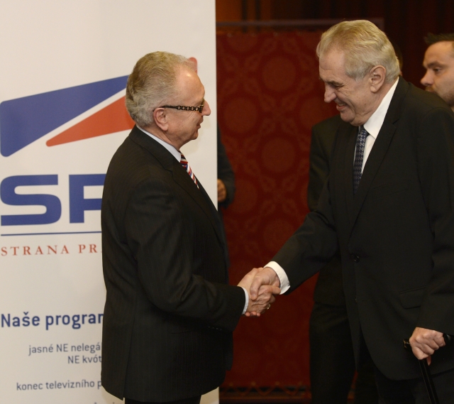 Prezident Miloš Zeman (vpravo) na sjezdu SPO.