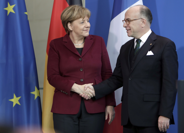 Německá kancléřka Angela Merkelová a francouzský premiér Bernard Cazeneuve.