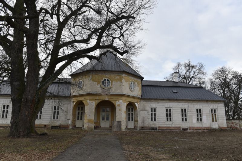 Zámeček Belveder patří k památkově chráněným stavbám lednicko-valtického areálu. Zámeček Belveder patří k památkově chráněným stavbám lednicko-valtického areálu.