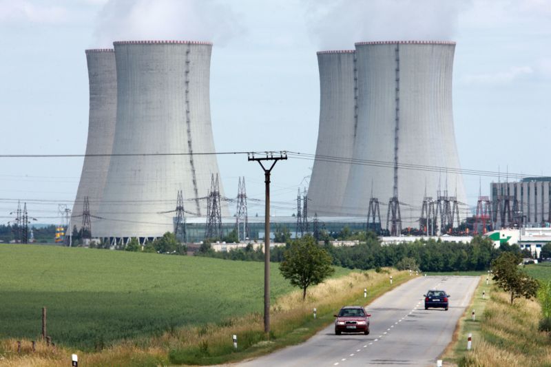 Jaderná elektrárna Dukovany.