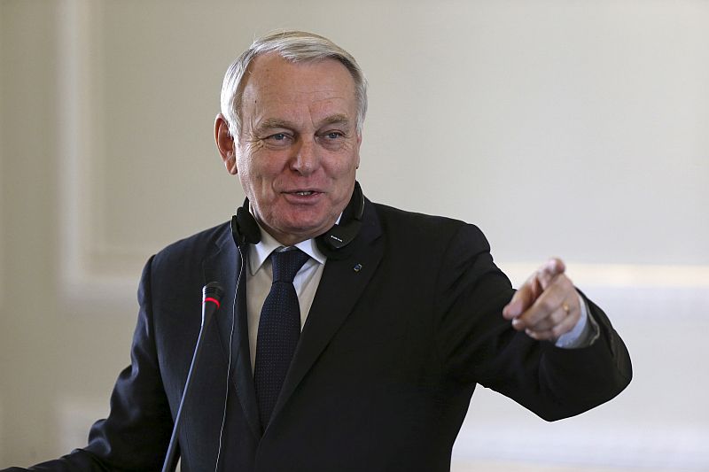 Francouzský ministr zahraničí Jean-Marc Ayrault. Francouzský ministr zahraničí Jean-Marc Ayrault.