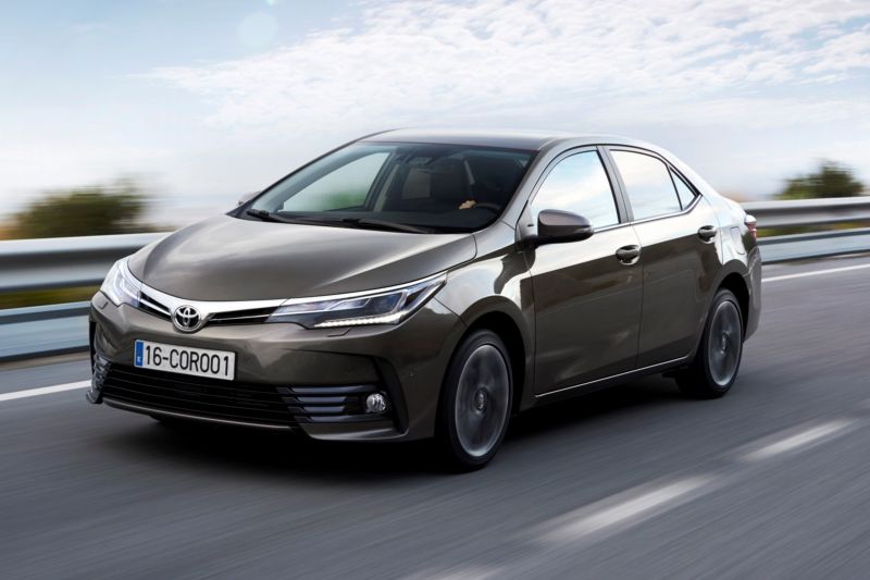 Postavení nejprodávanějšího auta si udržela Toyota Corolla.