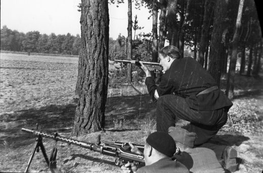 Cvičení oddílu Zemské armády "Kampinos", září 1944.