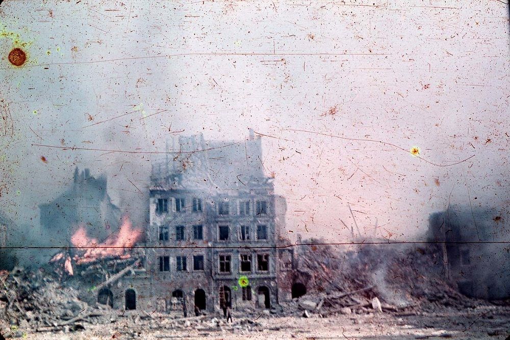 Rynek Starého Města, Varšava, srpen 1944. Rynek Starého Města, Varšava, srpen 1944.