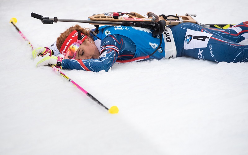 Vyčerpaná Gabriela Koukalová v cíli.