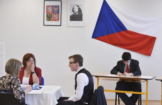 Maturant před komisí.