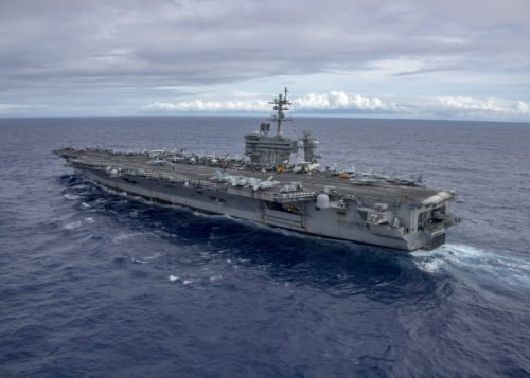 Americká letadlová loď Carl Vinson. 