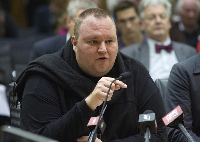 Kim Dotcom u soudu. Kim Dotcom u soudu.