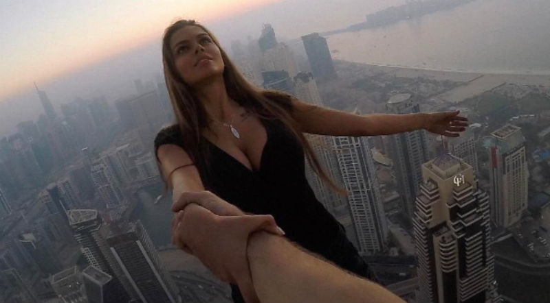 Ruská modelka si chtěla zvýšit sledovanost na sociálních sítích.