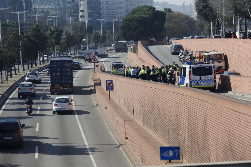 V Barceloně policie honila řidiče kamionu.
