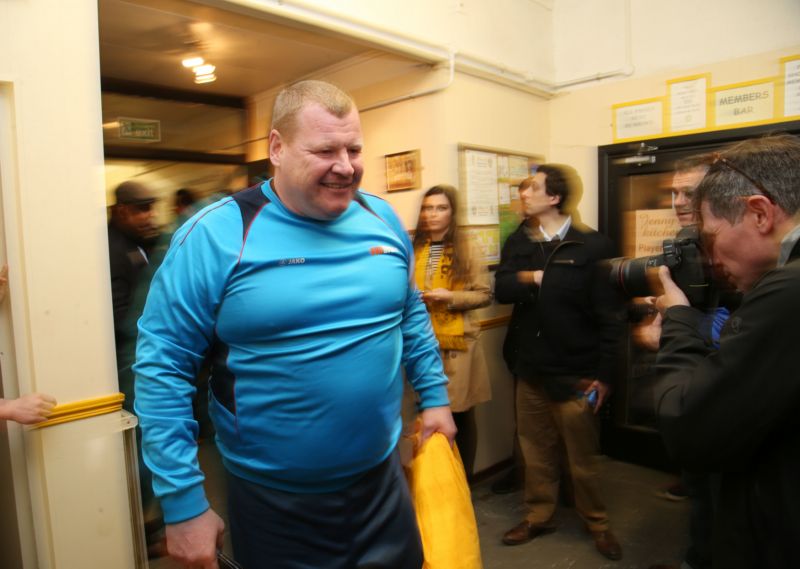 Brankář Suttonu Wayne Shaw po zápase proti Arsenalu.