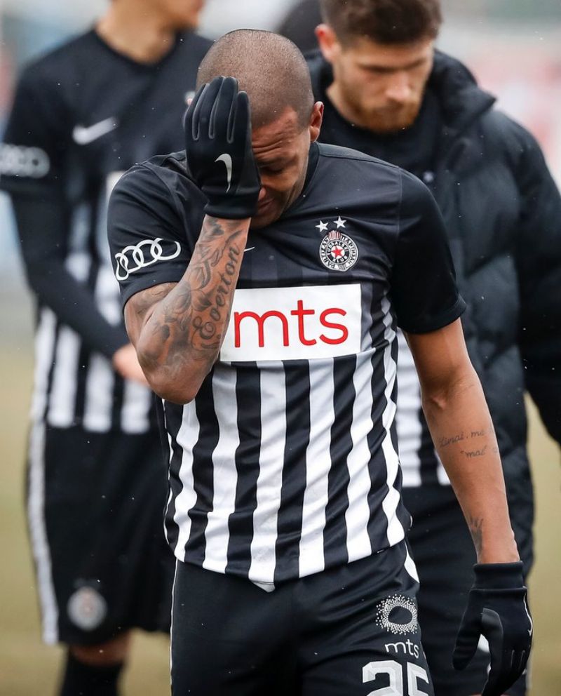 Nešťastný Everton Luiz.