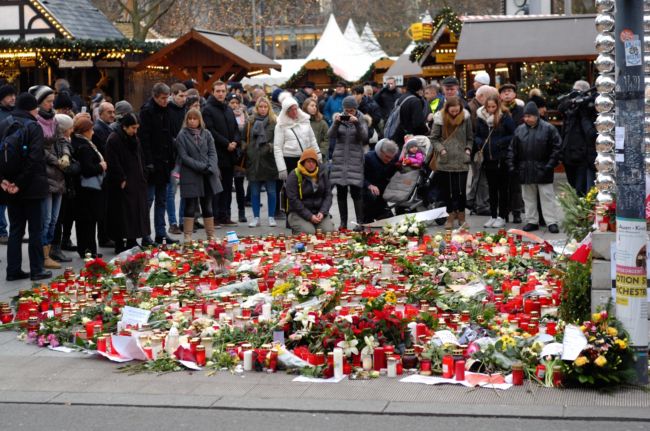 Berlín čelil před Vánoci teroristickému útoku. Berlín čelil před Vánoci teroristickému útoku.