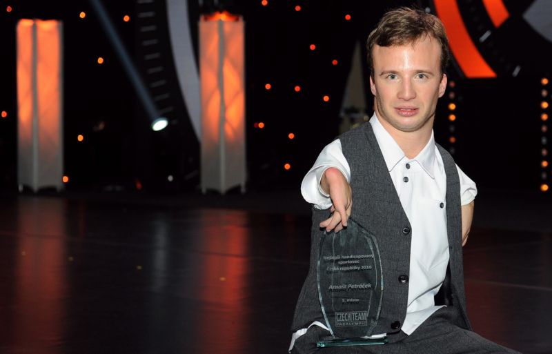 Zlatý medailista z paralympiady Arnošt Petráček.