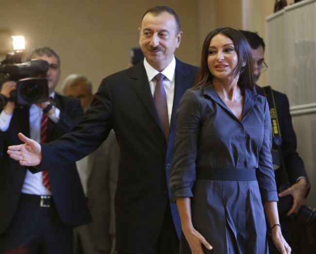 Ázerbájdžánský prezident Ilham Alijev se svou ženou Mehriban.