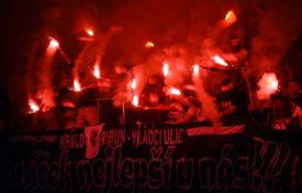 Pyrotechnika v podání fanoušků Baníku Ostrava.