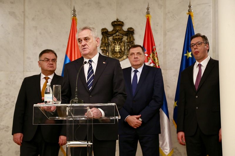 Zleva: Zástupce Srbů v tříčlenném předsednictvu Bosny a Hercegoviny Mladen Ivanić, srbský prezident Tomislav Nikolić, prezident bosenské Republiky srbské (RS) Milorad Dodik a srbský premiér Aleksandar Vučić.