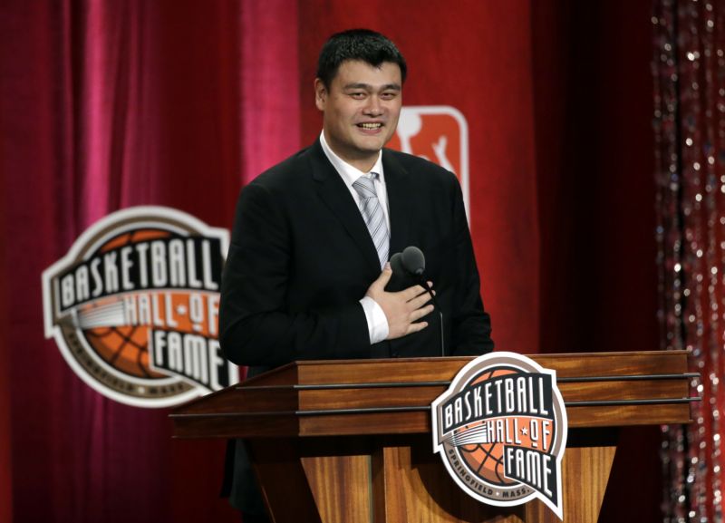Čínský basketbalista Jao Ming. Čínský basketbalista Jao Ming.