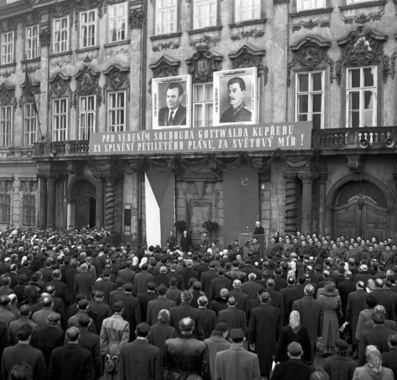 Klement Gottwald na Staroměstském náměstí v roce 1948. Klement Gottwald na Staroměstském náměstí v roce 1948.