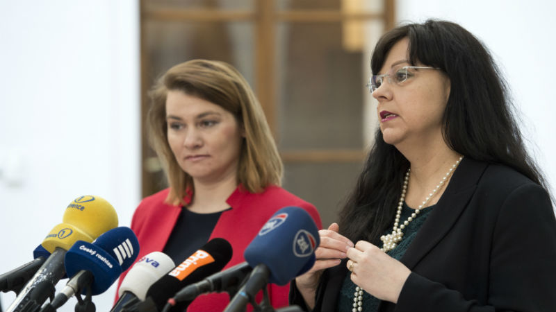 Michaela Marksová a Zuzana Jentschke Stöcklová na tiskové konferenci. 