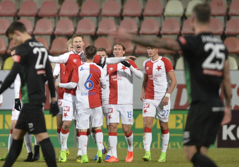 Slavia se raduje z jedné z branek. Slavia se raduje z jedné z branek.
