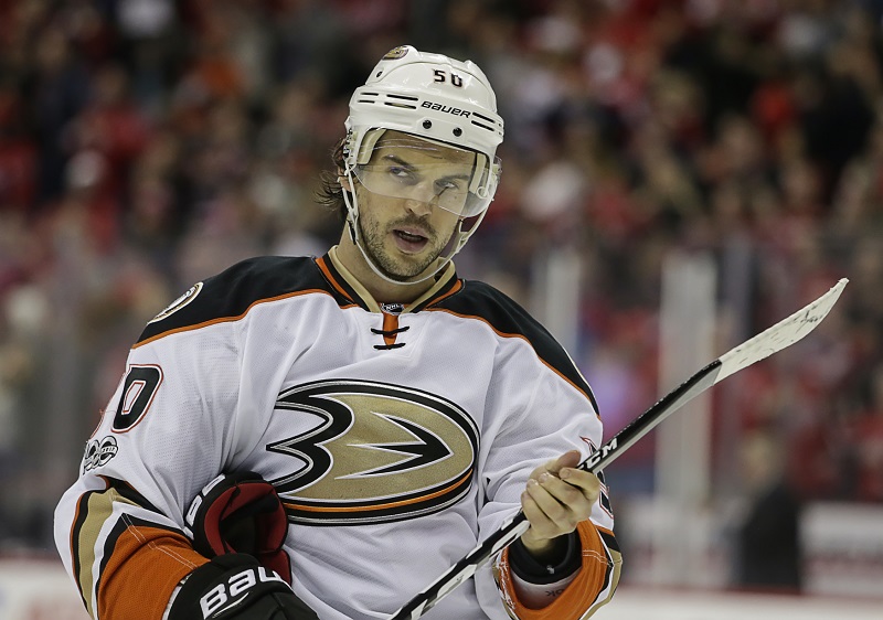 kanadský útočník Anaheimu Antoine Vermette.
