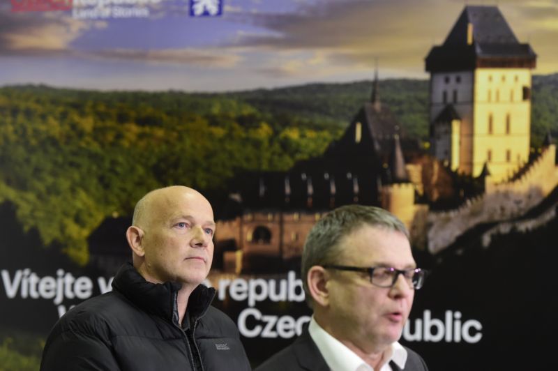 Čech Petr Jašek (vlevo) a ministr zahraničí Lubomír Zaorálek. Čech Petr Jašek (vlevo) a ministr zahraničí Lubomír Zaorálek.