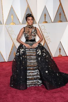 Janelle Monaeová by nepochybně získala cenu za nejobjemnější róbů.