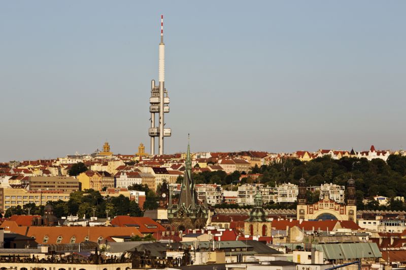 Vysílače v Praze na Žižkově a na Cukráku postupně doplní dalších 24 oblastí. Vysílače v Praze na Žižkově a na Cukráku postupně doplní dalších 24 oblastí.