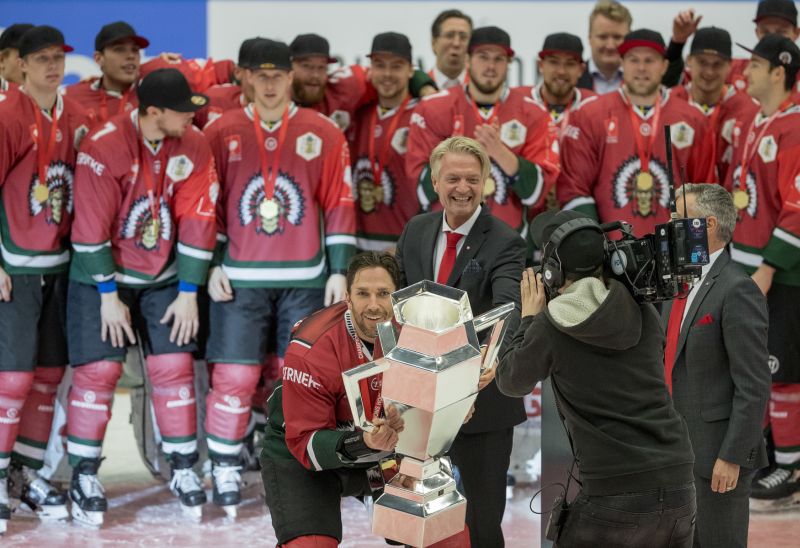 Pohár pro vítěze Ligy mistrů by v budoucnu mohl zvednout i klub z KHL.