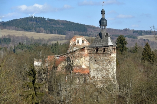 Hrad byl po desetiletích chátrání na pokraji zániku.