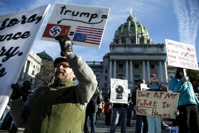 Demonstrace odpůrců Donalda Trumpa v Harrisburgu.