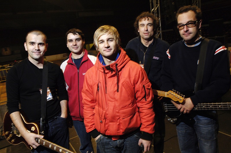 Support Lesbiens v roce 2005. Zleva René Rypar, Tomáš Novák, Kryštof Michal, Hynek Toman a Jan Daliba.