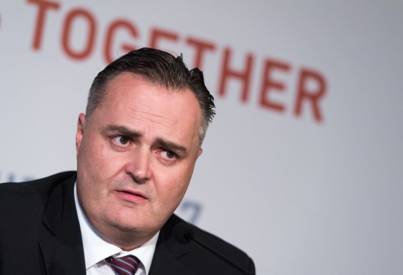 Rakouský ministr obrany Hans Peter Doskozil. Rakouský ministr obrany Hans Peter Doskozil.