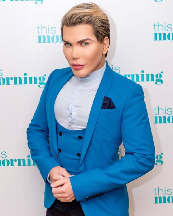Třiatřicetiletý Brazilec Rodrigo Alves neboli "živý Ken".