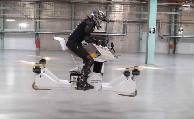 Prototyp vznášející se motorky. Prototyp vznášející se motorky.