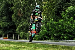 Jakub Kornfeil v akci na svém motocyklu.