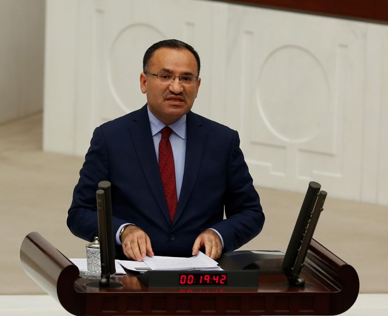 Turecký ministr spravedlnosti Bekir Bozdag. Turecký ministr spravedlnosti Bekir Bozdag.