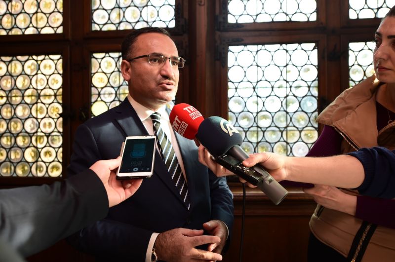 Turecký ministr spravedlnosti Bekir Bozdag. Turecký ministr spravedlnosti Bekir Bozdag.