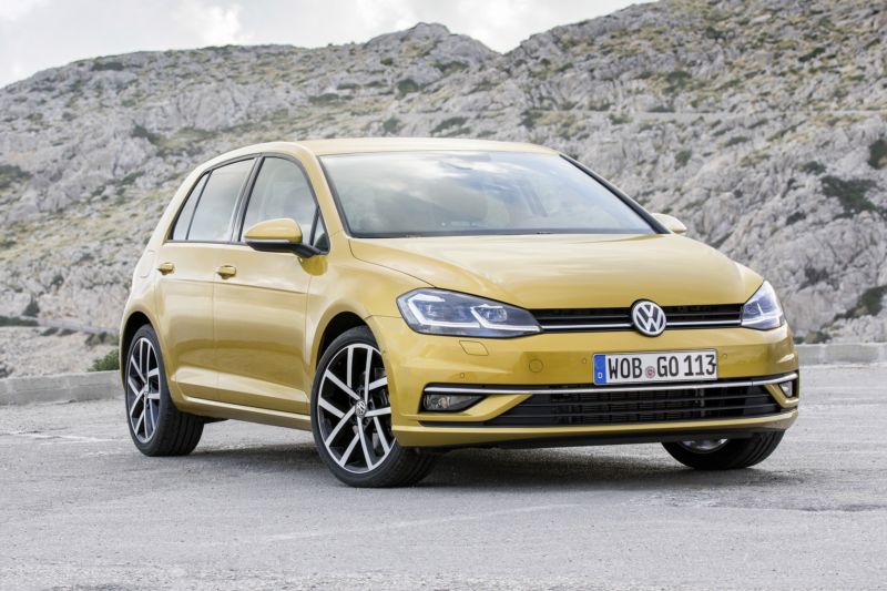 VW Golf sice na trhu ztrácí, ale nová generace modelu by měla jeho prodeje opět zvednout. VW Golf sice na trhu ztrácí, ale nová generace modelu by měla jeho prodeje opět zvednout.