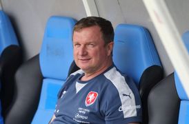 Pavel Vrba na střídačce české reprezentace.