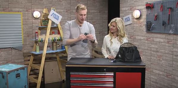 Barrandovští kutilové Adam a Lucie poradí, jak ochránit displej před poškrábáním. Barrandovští kutilové Adam a Lucie poradí, jak ochránit displej před poškrábáním.