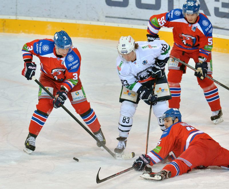 Hráči Medveščaku Záhřeb při zápase KHL. Hráči Medveščaku Záhřeb při zápase KHL.
