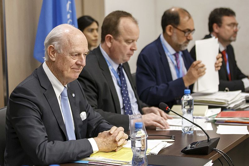 Zprostředkoval OSN Staffan de Mistura (vlevo).