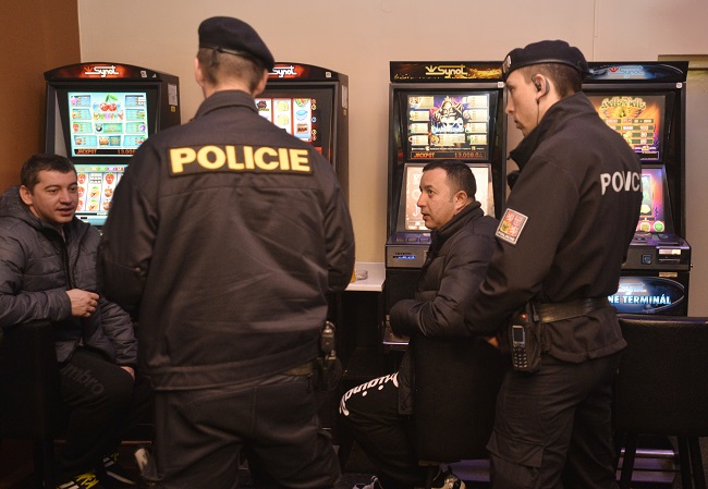 Policie provedla kontroly heren a barů. Policie provedla kontroly heren a barů.