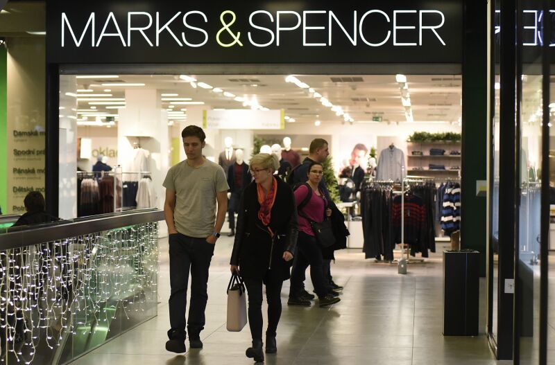 Marks & Spencer se omluvil za slova na etiketě.